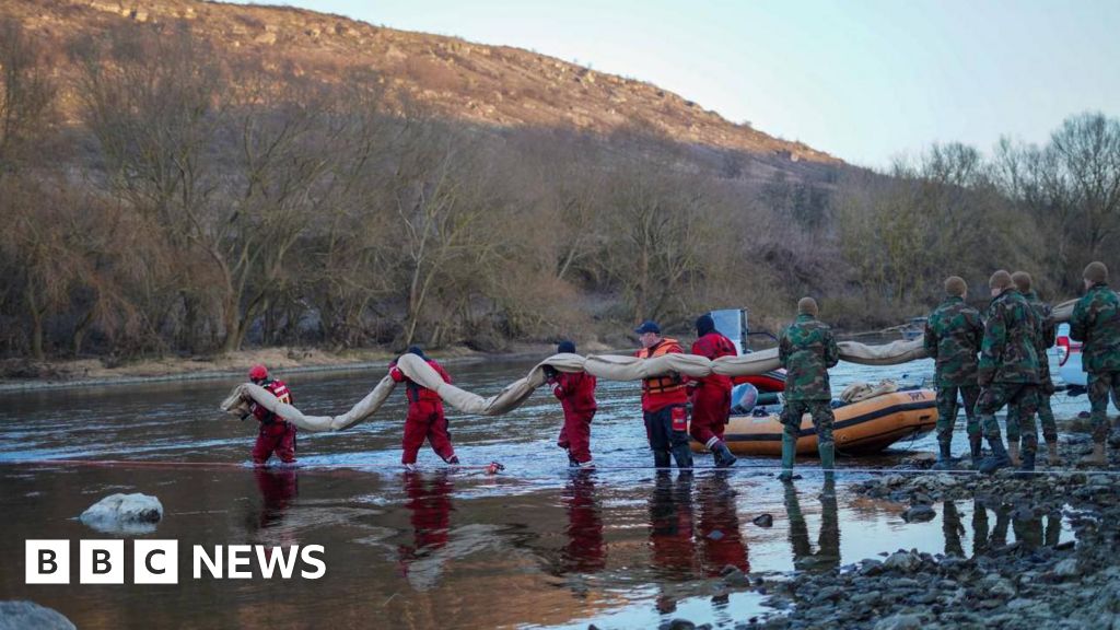 Water supply cut in Moldova after oil spill blamed on Russian strike in Ukraine 15f950b0 21f9 11f1 9256 9b680459597d.jpg