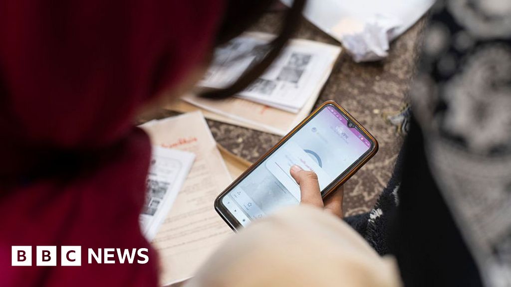 How Iranians are evading internet blocks to contact family abroad 584aed00 1d5f 11f1 9120 a910fc22c6ac.jpg