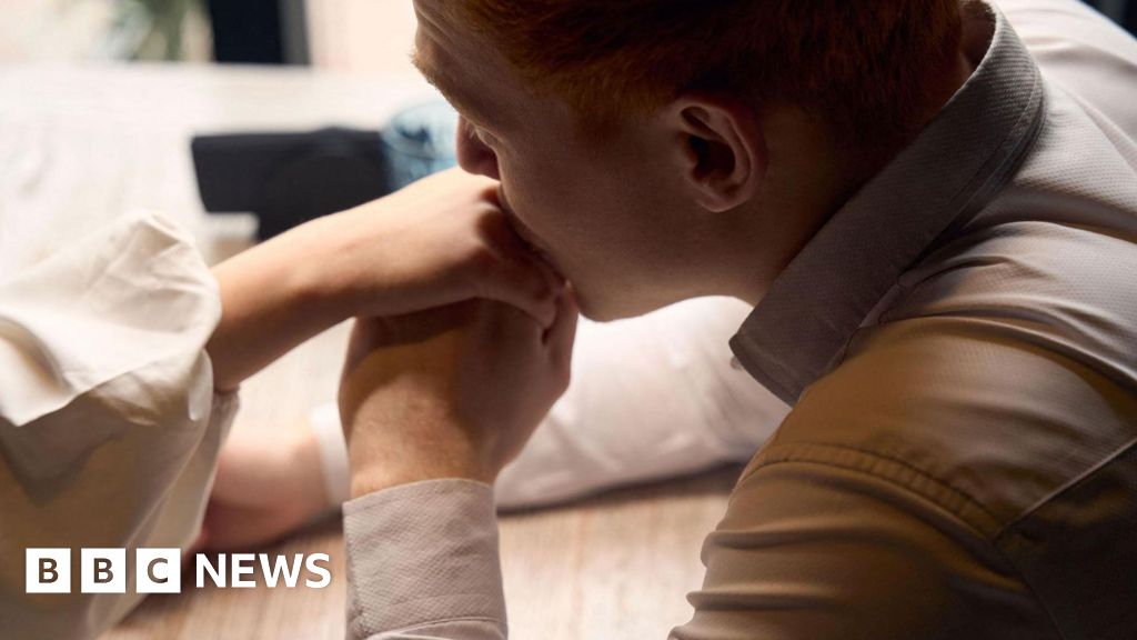 Kissing a woman's hand can be sexual assault, Spanish court finds cefcce00 2cf5 11f1 b960 35ed0ba67153.jpg