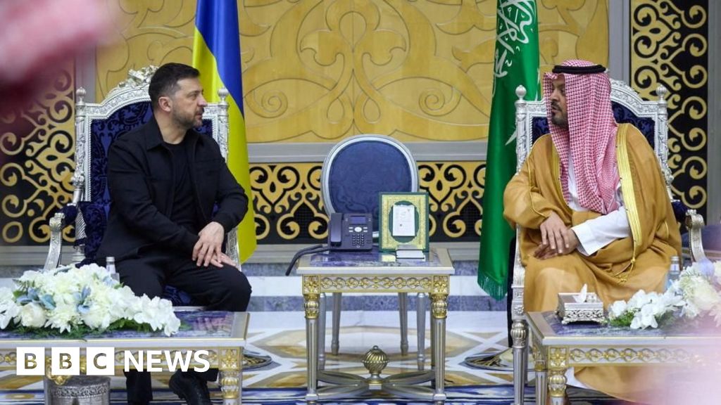 Zelensky visits Saudi Arabia after offering Ukraine's drone expertise f2b9d3f0 293b 11f1 934f 036468834728.jpg