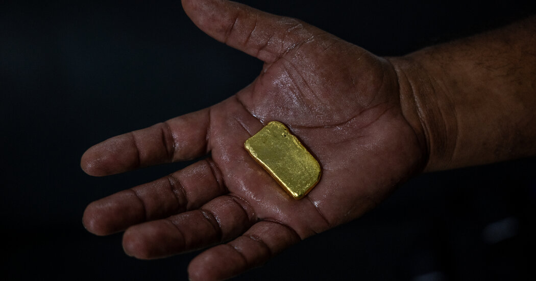 00gold scrolly 05 facebookjumbo.jpg