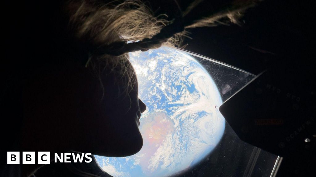 Artemis's stunning Moon pictures - science or holiday photos? 0c742dd0 30f4 11f1 b6e3 bf199a2978e2.jpg