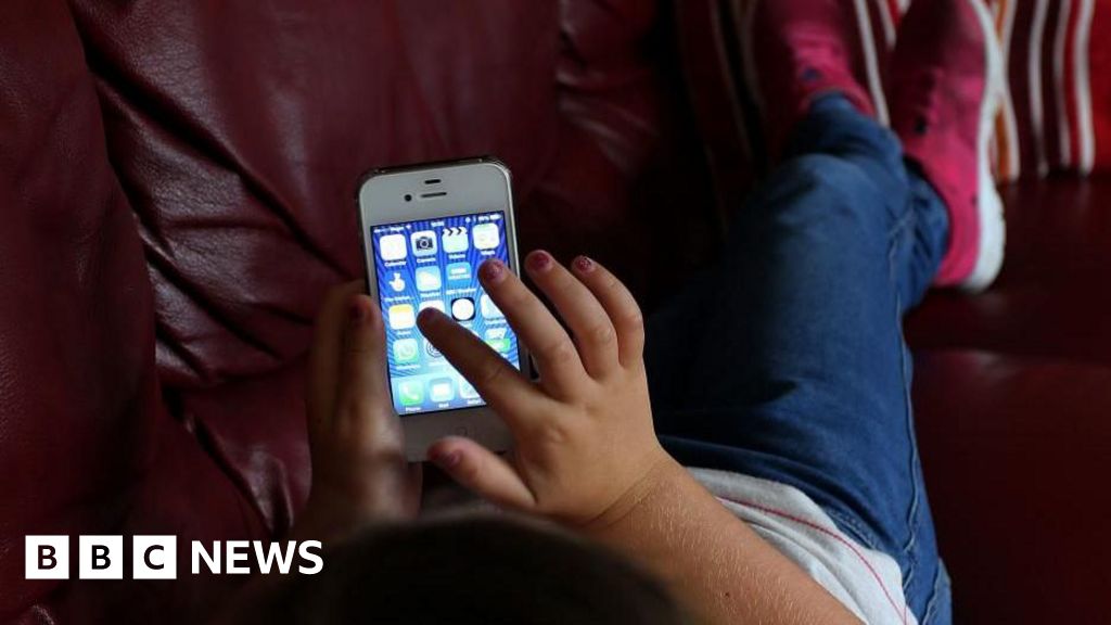 Greece to ban social media for under-15s from next year 2f39f310 333b 11f1 9f60 37eac42daa69.jpg
