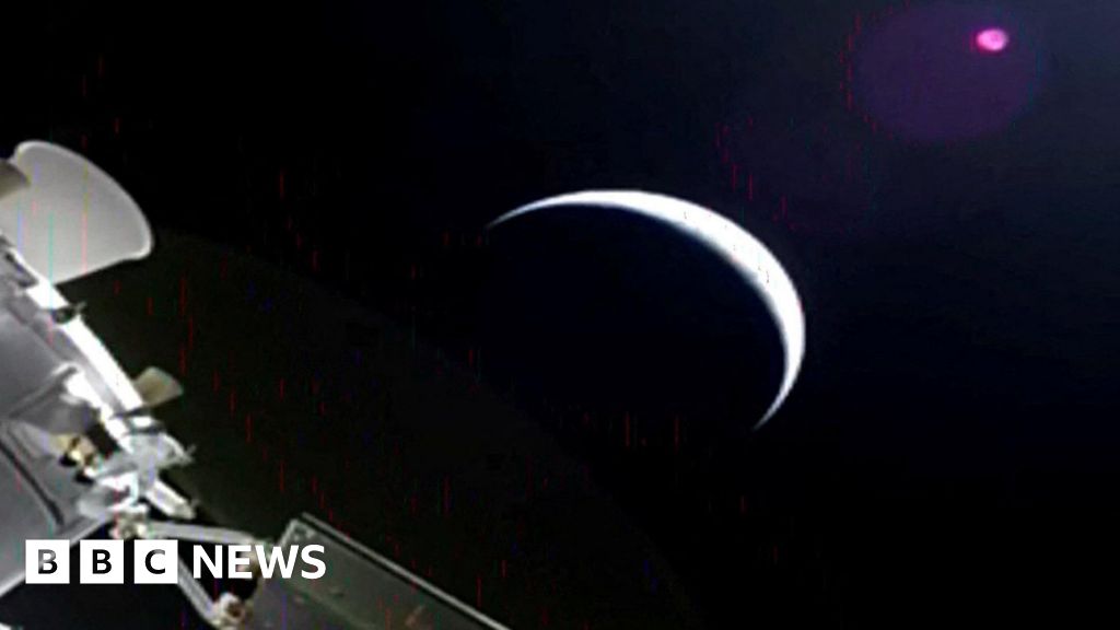 Artemis II blasts closer to the far side of the Moon 8e8b1a70 2f0c 11f1 ba11 cba8df57c4f4.jpg