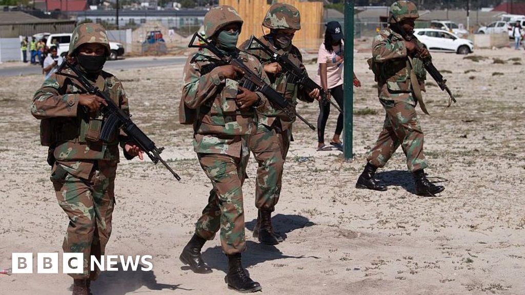 South African army arrive in crime hotspots to help tackle gangs c73f2440 2dc4 11f1 b372 019434fa5473.jpg