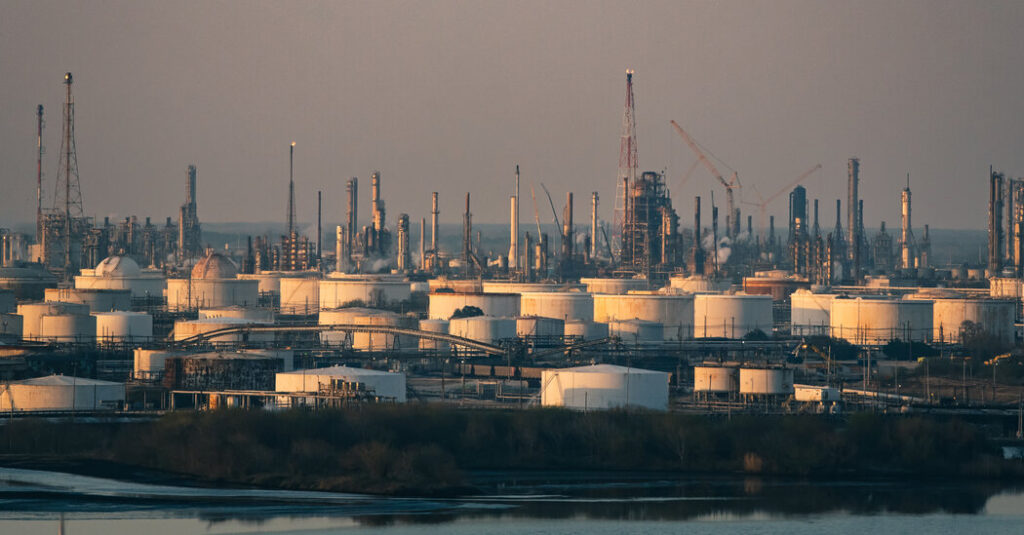 01biz oil profits 01 cjhp facebookjumbo.jpg