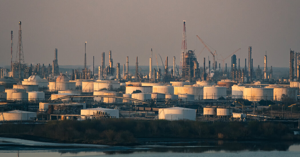 01biz oil profits 01 cjhp facebookjumbo.jpg