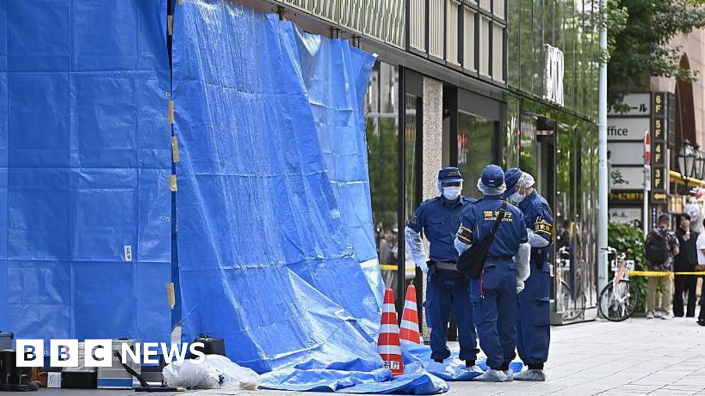 At least 19 people taken to hospital after 'strong smell' reported at Tokyo mall 07438080 5823 11f1 ab54 8b21c7b2a5d0.jpg