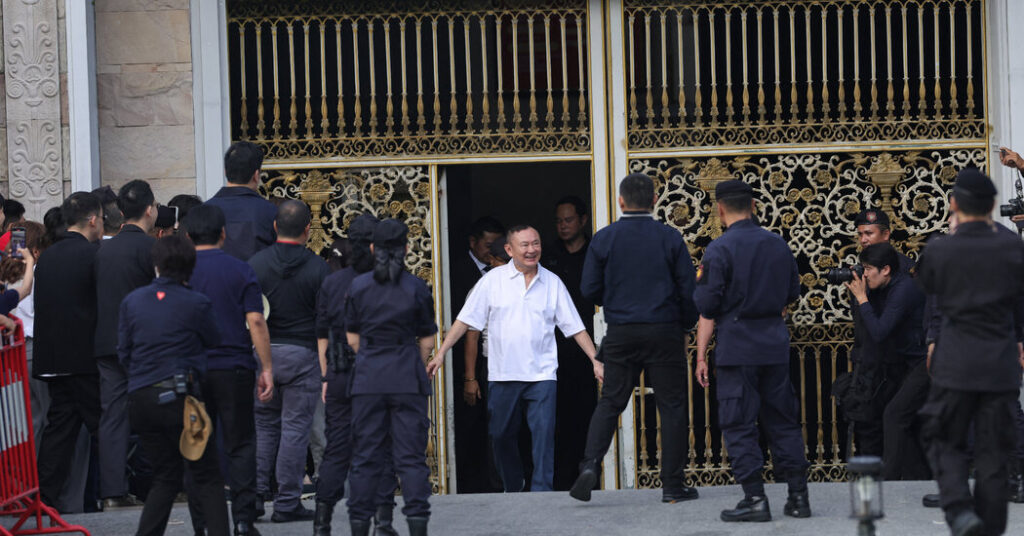 11int thailand thaksin wzkf facebookjumbo.jpg