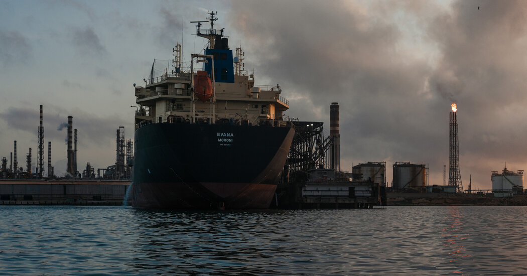21int venezuela oil01sub photo kczt facebookjumbo.jpg