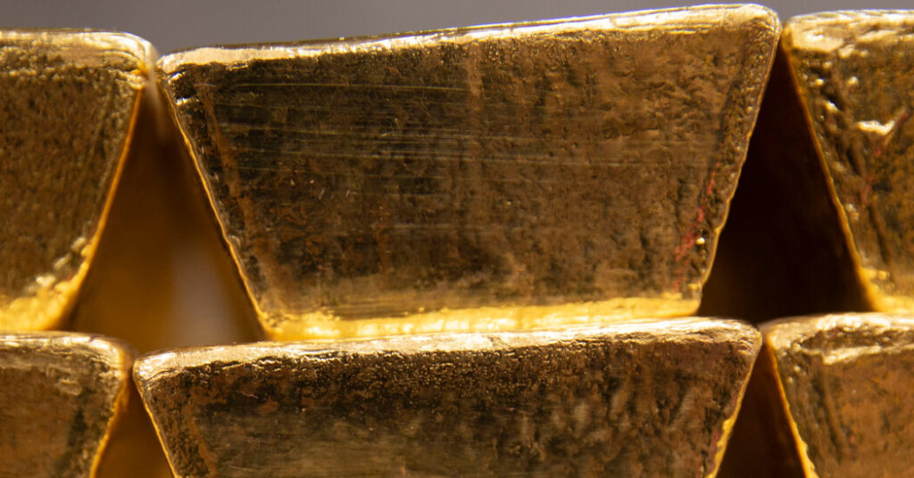 biz gold central banks 01 fhct facebookjumbo.jpg