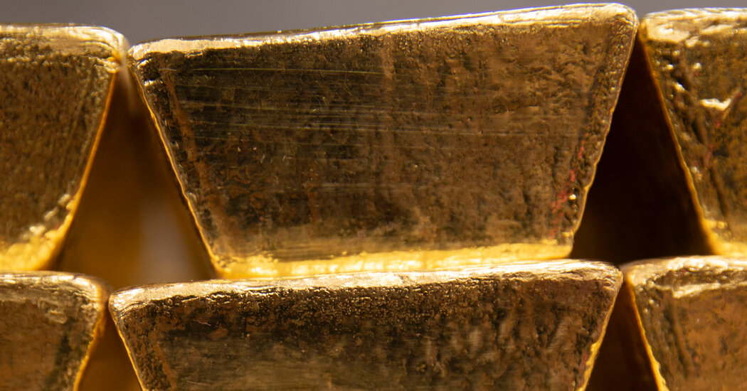 biz gold central banks 01 fhct facebookjumbo.jpg