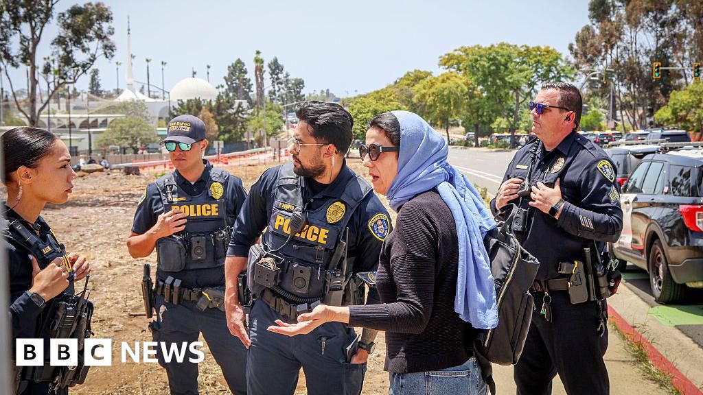 Father-of-8 security guard hailed as hero in San Diego mosque shooting b70e3f70 531c 11f1 85c5 a159db65e9d4.jpg