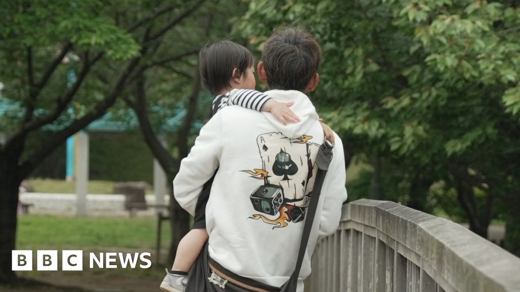 In Japan, divorce splits parents from children. Could a law change end sole custody? e2904a70 542b 11f1 89a3 d1f559421220.jpg