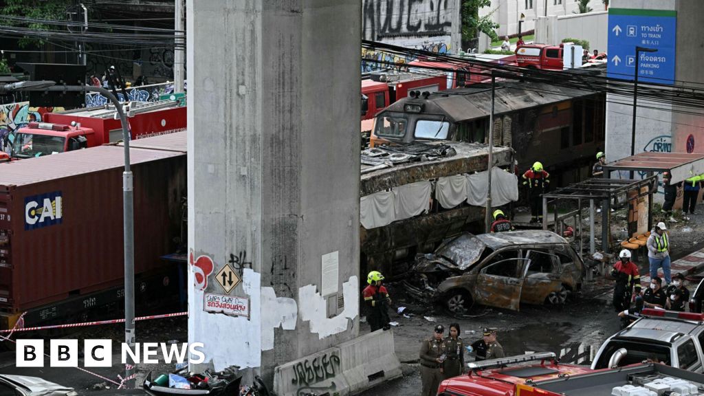 Freight train and bus crash kills at least eight in Bangkok f397fab0 5116 11f1 8108 5b7f076d1ee7.jpg