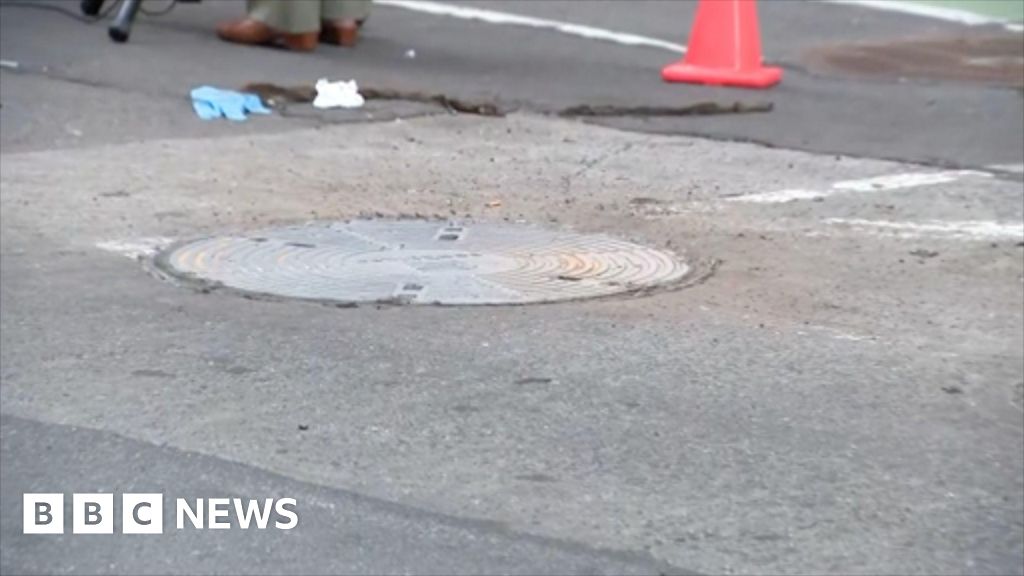 Woman dies after falling into uncovered New York City manhole f83a3720 53ca 11f1 b98b 7d367c19a088.jpg