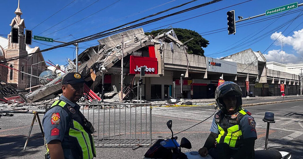08int philippines earthquake qjck facebookjumbo.jpg