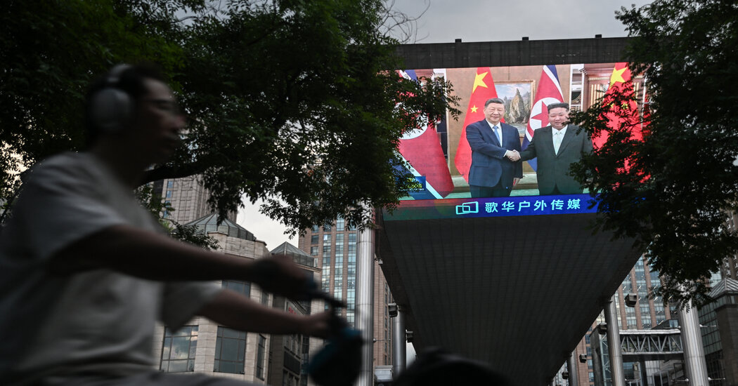 08nkorea china 01 lcfm facebookjumbo.jpg