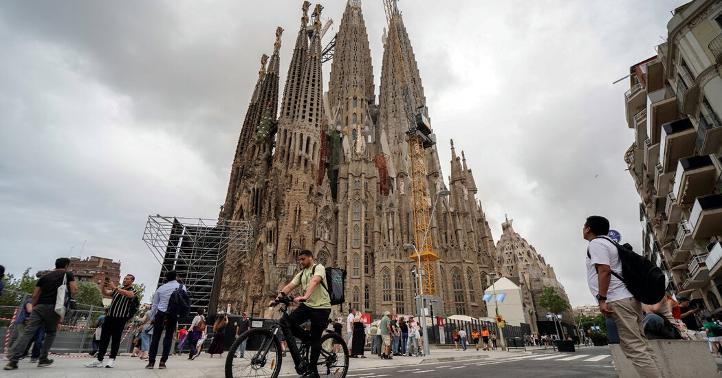 10pope sagrada 01 zgmw facebookjumbo.jpg