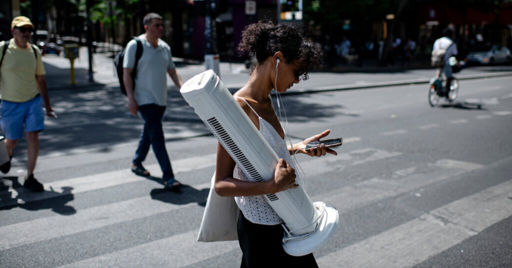 Europe’s Heat Wave: A Jolt for Climate Action, or Just for A.C.? 25int europe heat politics 01 qwfk facebookjumbo.jpg