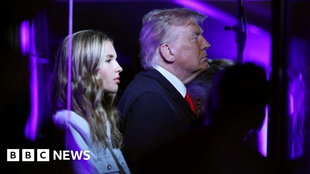 Trump booed in New York as he becomes first US president to attend NBA Finals 8c9b4720 63ab 11f1 83a1 4584ed1568fb.jpg