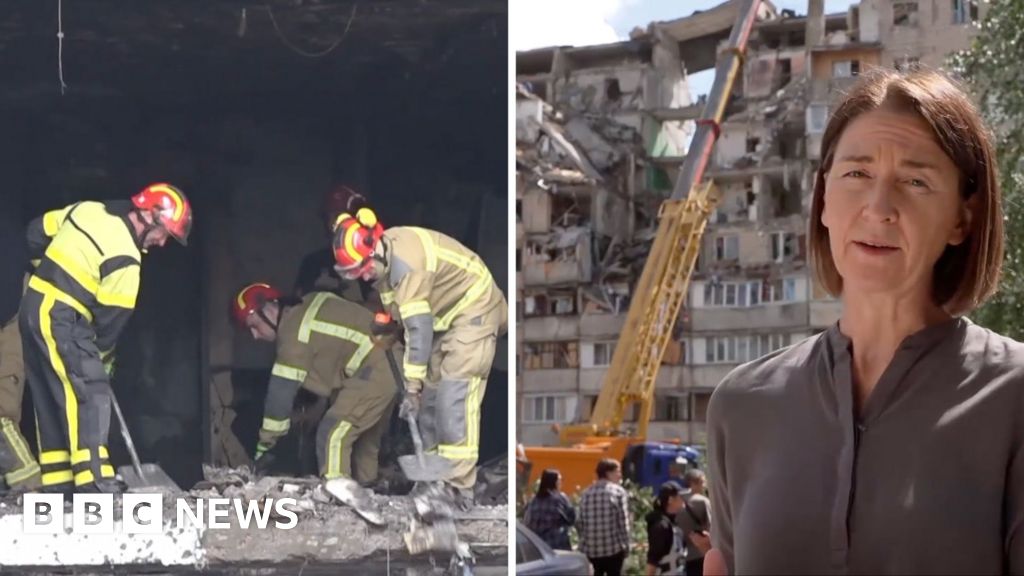 Ukraine: Russian attack leaves gaping hole in Kyiv building 011d81c0 7933 11f1 a627 714adb4eed6e.jpg